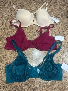 Lot of 3 Bras in Cream, Berry and Teal Auden 38